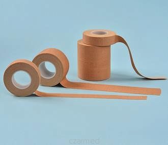 Przylepiec w kolorze skóry 2,5cm x 5 m